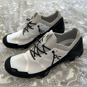 ON Running Shoes Black/white